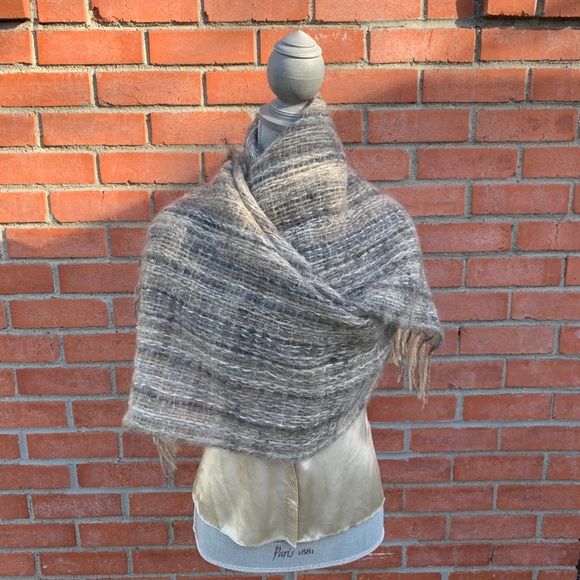 Large pure wool shawl - Picture 8 of 10